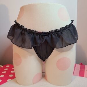 VTG VS Angels Sheer Chiffon Ruffle Skirted Low Rise Thong Panty Size M